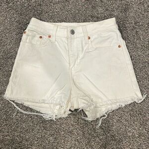 White Levi Strauss Jean shorts